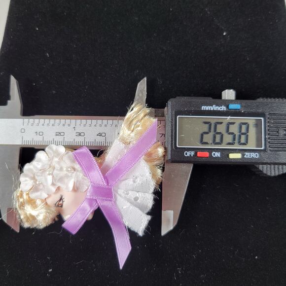 Glamour Lady Head Brooch Face With Lace and Purple  Ribbon 1980's With Gift Box - Picture 7 of 8